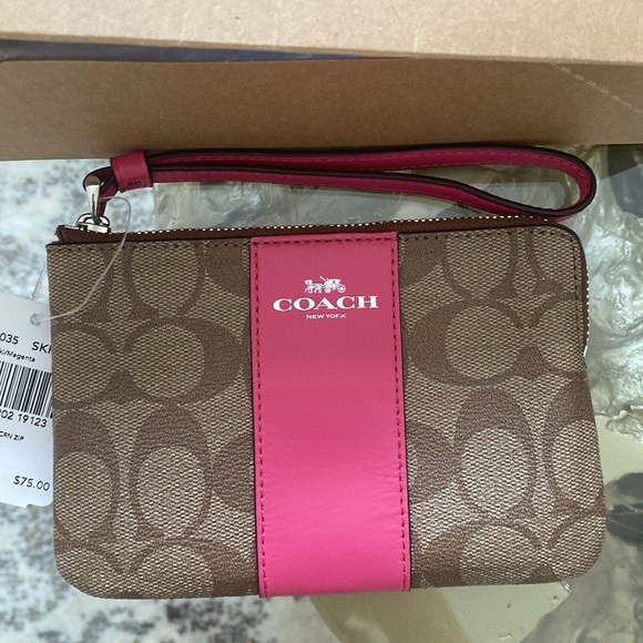 💕NWT Coach Signature Leather Wristlet - Picture 1 of 10